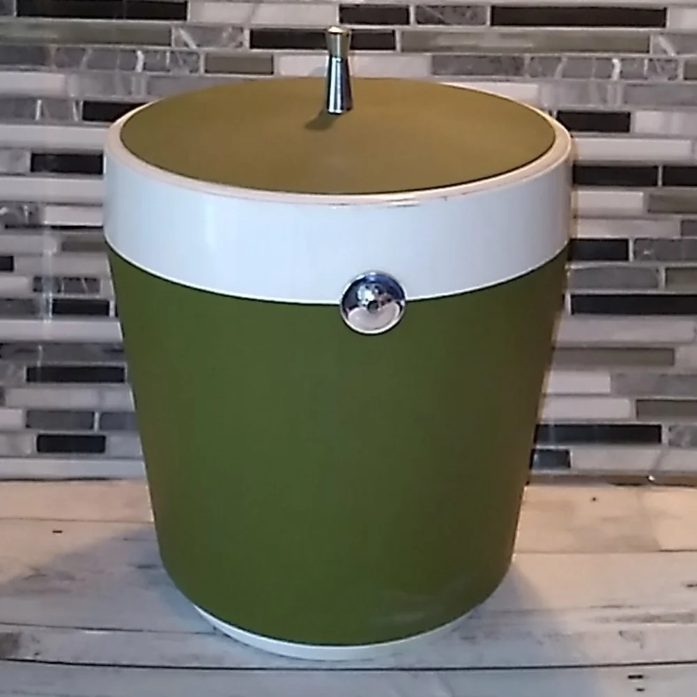 West Bend vintage 1970s avocado 🥑 ice bucket